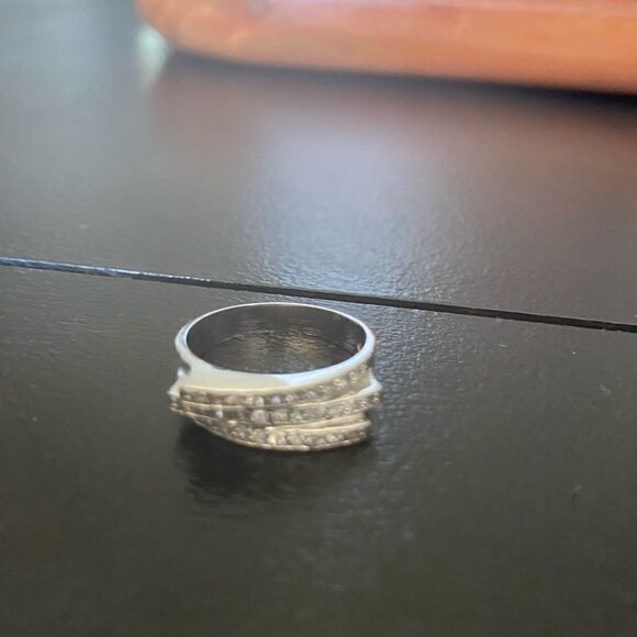 925 Sterling Silver Ring with White Stones - Size 7 - Picture 2 of 4